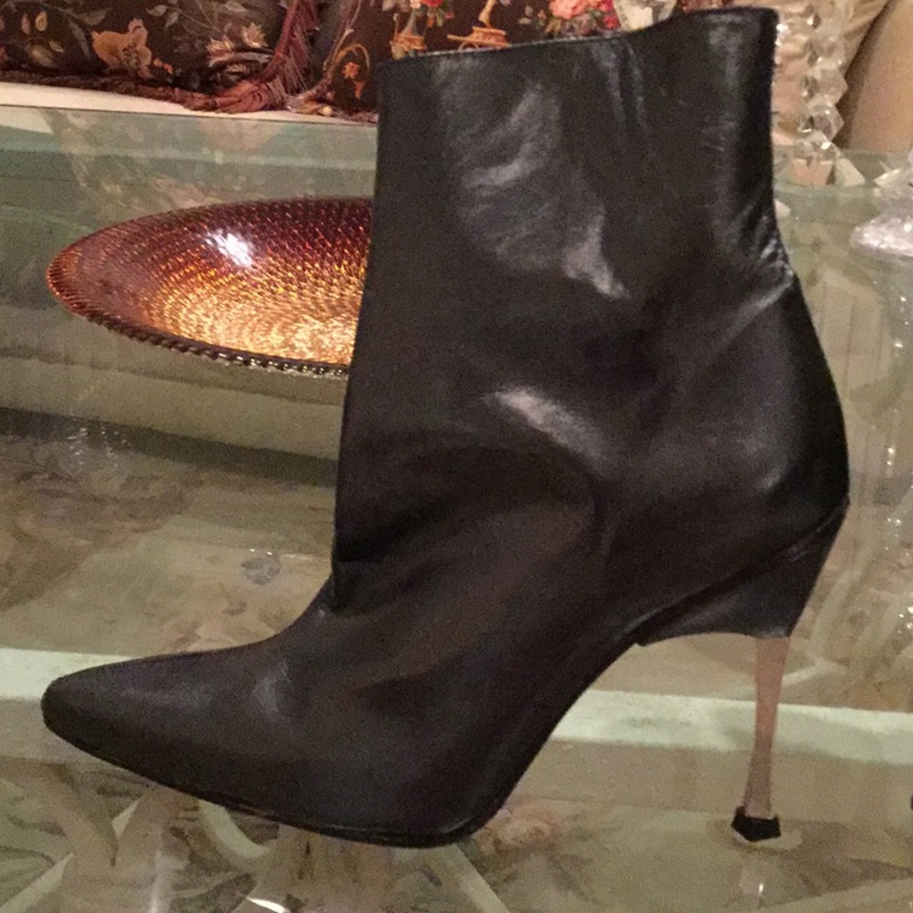 Boots - Picture 3 of 3